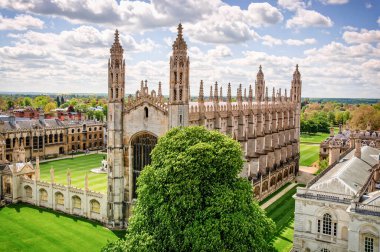 Cambridge 'deki Kings kolej şapeline bakın. Kilise 1446 'dan 1515' e kadar inşa edildi ve Cambridge 'in sembolü olarak kullanıldı..