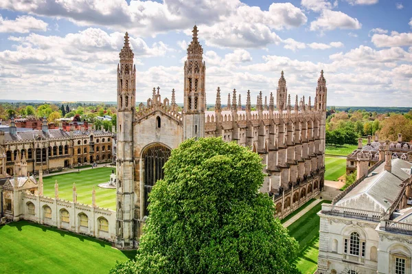 Cambridge 'deki Kings kolej şapeline bakın. Kilise 1446 'dan 1515' e kadar inşa edildi ve Cambridge 'in sembolü olarak kullanıldı..
