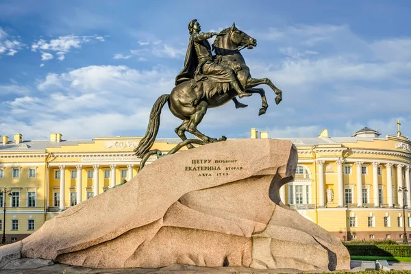 ロシアのサンクトペテルブルク 2012年9月1日 晴れた日の偉大な記念碑ピーターへの眺め ストック画像