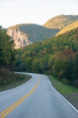 Cabot Patikası, Breton Burnu ve Breton Highlands Ulusal Parkı boyunca adanın kuzey ucunda bulunan 298 km (185 mi) lik bir döngü.