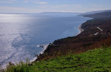 Cabot Patikası, Breton Burnu ve Breton Highlands Ulusal Parkı boyunca adanın kuzey ucunda bulunan 298 km (185 mi) lik bir döngü.