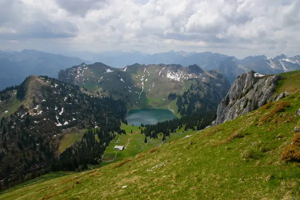 Thun Interlaken Yakınlarındaki Bir Dağ Gölünün Panoramik Görüntüsü — Stok fotoğraf