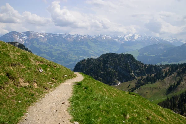ストックホーン スイスのアルプス風景 トゥンとインターラーケンに近い — ストック写真