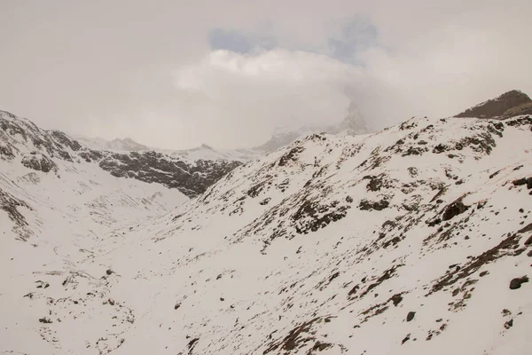 瑞士Zermatt滑雪胜地白雪覆盖的山峰 — 图库照片