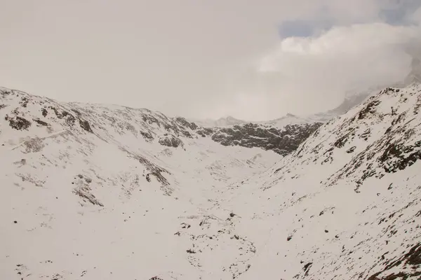 瑞士Zermatt滑雪胜地白雪覆盖的山峰 — 图库照片