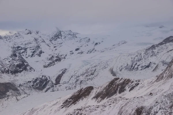 스위스 체르마트 리조트의 빙하와 눈으로 산봉우리 — 스톡 사진