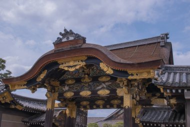 Kyoto 'daki Nijo Şatosu, nefes kesici mimarisi, bahçeleri ve zengin tarihi önemiyle tanınan UNESCO Dünya Mirası sitesidir. Japonya 'da çekildi, Kyoto, 04.2024 