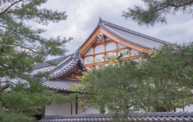 Kinkaku-ji (Altın Pavyon) ilk olarak 1397 yılında bir emeklilik villası olarak inşa edildi, şimdi Japonya 'nın en ikonik simgelerinden biri ve UNESCO' nun Dünya Mirası alanlarından biri. Japonya 'da çekildi, Kyoto, 11.04.2024