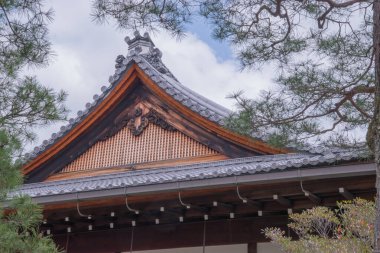 Kinkaku-ji (Altın Pavyon) ilk olarak 1397 yılında bir emeklilik villası olarak inşa edildi, şimdi Japonya 'nın en ikonik simgelerinden biri ve UNESCO' nun Dünya Mirası alanlarından biri. Japonya 'da çekildi, Kyoto, 11.04.2024