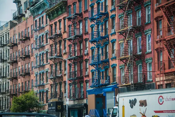 New York, New York, Amerika Birleşik Devletleri 'nde yangın merdivenleri var..