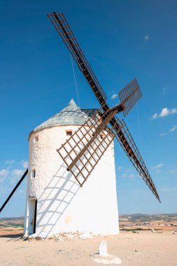 İspanya 'nın La Mancha eyaletinde yel değirmeni