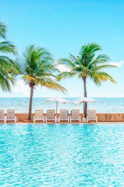 Tayland plajda Yüzme