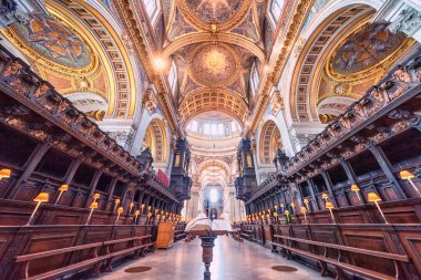 Londra 'daki St. Paul Katedrali' nin içinde.