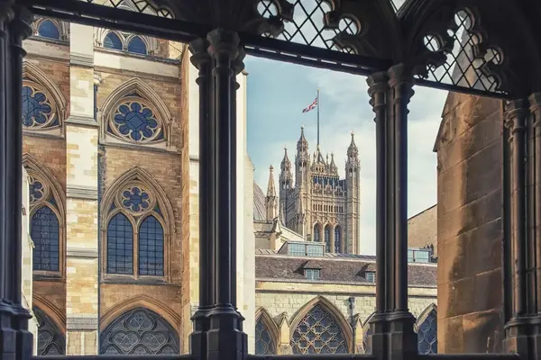 Der Palast Von Westminster Von Der Westminster Abbey Aus Gesehen Stockbild