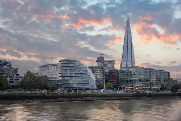 Sirpaleinen Torni Lontoossa City — kuvapankkivalokuva