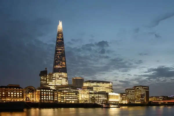 Sirpaleinen Torni Lontoossa City — kuvapankkivalokuva