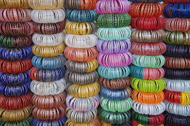 Sardar Bazaar 'da renkli bilezikler, Jodhpur