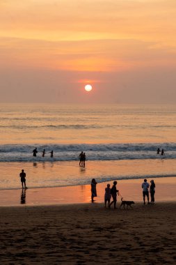 İtalyan yemeği: peynir ve salam.