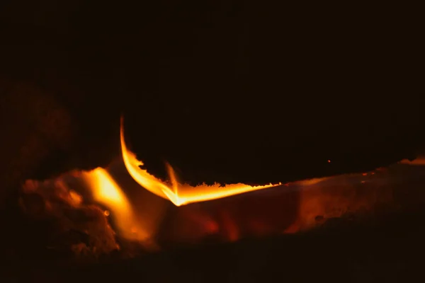 Pequeño Fuego Llama Cerca —  Fotos de Stock