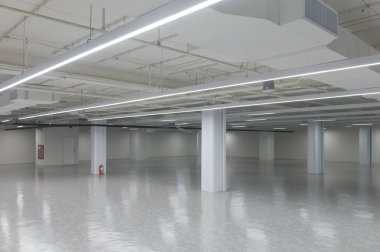 Boş beyaz sergi salonu