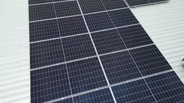 Revelando Configuración Del Panel Solar Techo Casa — Vídeos de Stock