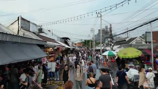 Bangkok Tailandia Noviembre 2023 Gran Número Personas Comprando Día Lluvioso — Vídeos de Stock
