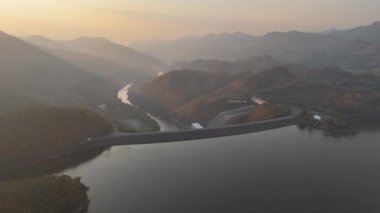 4K Havacılık Tayland 'da dev su barajının doğuşuyla ilgili