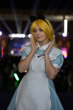 Bükreş, Romanya - 27 Nisan 2025: Doğu Avrupa Comic Con 'da Cosplayers. Çizgi roman, film, TV dizisi, bilim kurgu ve fantezi, oyun, Japon kültürü, Anime, Manga, tahta oyunları, kart oyunları ve son olarak da teknoloji oyunlarını seviyorlar..
