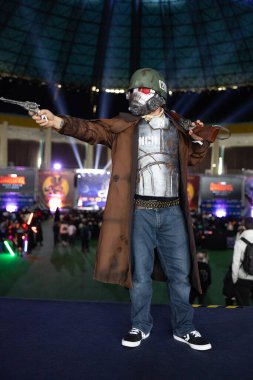 Bükreş, Romanya - 27 Nisan 2025: Doğu Avrupa Comic Con 'da Cosplayers. Çizgi roman, film, TV dizisi, bilim kurgu ve fantezi, oyun, Japon kültürü, Anime, Manga, tahta oyunları, kart oyunları ve son olarak da teknoloji oyunlarını seviyorlar..