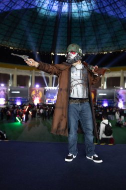 Bükreş, Romanya - 27 Nisan 2025: Doğu Avrupa Comic Con 'da Cosplayers. Çizgi roman, film, TV dizisi, bilim kurgu ve fantezi, oyun, Japon kültürü, Anime, Manga, tahta oyunları, kart oyunları ve son olarak da teknoloji oyunlarını seviyorlar..