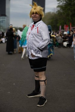 Bükreş, Romanya - 27 Nisan 2025: Doğu Avrupa Comic Con 'da Cosplayers. Çizgi roman, film, TV dizisi, bilim kurgu ve fantezi, oyun, Japon kültürü, Anime, Manga, tahta oyunları, kart oyunları ve son olarak da teknoloji oyunlarını seviyorlar..