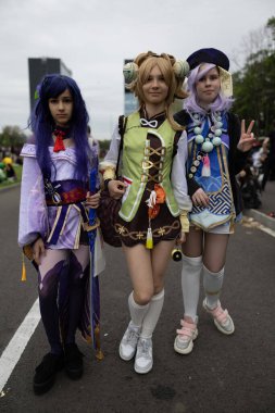 Bükreş, Romanya - 27 Nisan 2025: Doğu Avrupa Comic Con 'da Cosplayers. Çizgi roman, film, TV dizisi, bilim kurgu ve fantezi, oyun, Japon kültürü, Anime, Manga, tahta oyunları, kart oyunları ve son olarak da teknoloji oyunlarını seviyorlar..