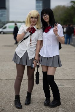 Bükreş, Romanya - 27 Nisan 2025: Doğu Avrupa Comic Con 'da Cosplayers. Çizgi roman, film, TV dizisi, bilim kurgu ve fantezi, oyun, Japon kültürü, Anime, Manga, tahta oyunları, kart oyunları ve son olarak da teknoloji oyunlarını seviyorlar..