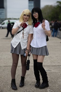 Bükreş, Romanya - 27 Nisan 2025: Doğu Avrupa Comic Con 'da Cosplayers. Çizgi roman, film, TV dizisi, bilim kurgu ve fantezi, oyun, Japon kültürü, Anime, Manga, tahta oyunları, kart oyunları ve son olarak da teknoloji oyunlarını seviyorlar..