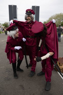 Bükreş, Romanya - 27 Nisan 2025: Doğu Avrupa Comic Con 'da Cosplayers. Çizgi roman, film, TV dizisi, bilim kurgu ve fantezi, oyun, Japon kültürü, Anime, Manga, tahta oyunları, kart oyunları ve son olarak da teknoloji oyunlarını seviyorlar..