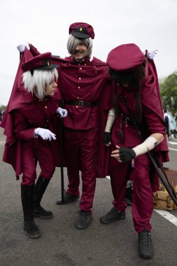 Bükreş, Romanya - 27 Nisan 2025: Doğu Avrupa Comic Con 'da Cosplayers. Çizgi roman, film, TV dizisi, bilim kurgu ve fantezi, oyun, Japon kültürü, Anime, Manga, tahta oyunları, kart oyunları ve son olarak da teknoloji oyunlarını seviyorlar..