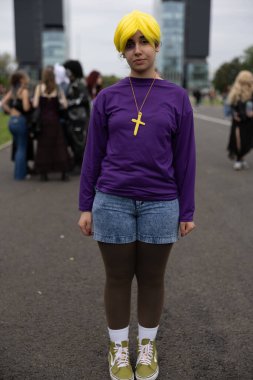 Bükreş, Romanya - 27 Nisan 2025: Doğu Avrupa Comic Con 'da Cosplayers. Çizgi roman, film, TV dizisi, bilim kurgu ve fantezi, oyun, Japon kültürü, Anime, Manga, tahta oyunları, kart oyunları ve son olarak da teknoloji oyunlarını seviyorlar..