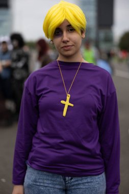 Bükreş, Romanya - 27 Nisan 2025: Doğu Avrupa Comic Con 'da Cosplayers. Çizgi roman, film, TV dizisi, bilim kurgu ve fantezi, oyun, Japon kültürü, Anime, Manga, tahta oyunları, kart oyunları ve son olarak da teknoloji oyunlarını seviyorlar..