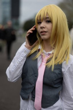 Bükreş, Romanya - 27 Nisan 2025: Doğu Avrupa Comic Con 'da Cosplayers. Çizgi roman, film, TV dizisi, bilim kurgu ve fantezi, oyun, Japon kültürü, Anime, Manga, tahta oyunları, kart oyunları ve son olarak da teknoloji oyunlarını seviyorlar..