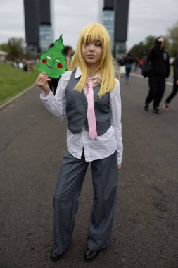 Bükreş, Romanya - 27 Nisan 2025: Doğu Avrupa Comic Con 'da Cosplayers. Çizgi roman, film, TV dizisi, bilim kurgu ve fantezi, oyun, Japon kültürü, Anime, Manga, tahta oyunları, kart oyunları ve son olarak da teknoloji oyunlarını seviyorlar..