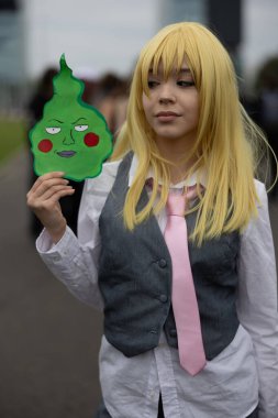 Bükreş, Romanya - 27 Nisan 2025: Doğu Avrupa Comic Con 'da Cosplayers. Çizgi roman, film, TV dizisi, bilim kurgu ve fantezi, oyun, Japon kültürü, Anime, Manga, tahta oyunları, kart oyunları ve son olarak da teknoloji oyunlarını seviyorlar..