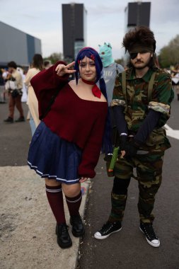 Bükreş, Romanya - 27 Nisan 2025: Doğu Avrupa Comic Con 'da Cosplayers. Çizgi roman, film, TV dizisi, bilim kurgu ve fantezi, oyun, Japon kültürü, Anime, Manga, tahta oyunları, kart oyunları ve son olarak da teknoloji oyunlarını seviyorlar..