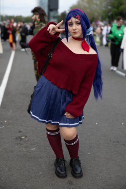 Bükreş, Romanya - 27 Nisan 2025: Doğu Avrupa Comic Con 'da Cosplayers. Çizgi roman, film, TV dizisi, bilim kurgu ve fantezi, oyun, Japon kültürü, Anime, Manga, tahta oyunları, kart oyunları ve son olarak da teknoloji oyunlarını seviyorlar..