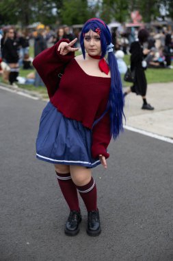 Bükreş, Romanya - 27 Nisan 2025: Doğu Avrupa Comic Con 'da Cosplayers. Çizgi roman, film, TV dizisi, bilim kurgu ve fantezi, oyun, Japon kültürü, Anime, Manga, tahta oyunları, kart oyunları ve son olarak da teknoloji oyunlarını seviyorlar..
