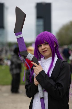 Bükreş, Romanya - 27 Nisan 2025: Doğu Avrupa Comic Con 'da Cosplayers. Çizgi roman, film, TV dizisi, bilim kurgu ve fantezi, oyun, Japon kültürü, Anime, Manga, tahta oyunları, kart oyunları ve son olarak da teknoloji oyunlarını seviyorlar..