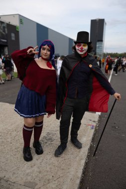 Bükreş, Romanya - 27 Nisan 2025: Doğu Avrupa Comic Con 'da Cosplayers. Çizgi roman, film, TV dizisi, bilim kurgu ve fantezi, oyun, Japon kültürü, Anime, Manga, tahta oyunları, kart oyunları ve son olarak da teknoloji oyunlarını seviyorlar..