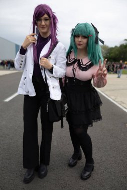 Bükreş, Romanya - 27 Nisan 2025: Doğu Avrupa Comic Con 'da Cosplayers. Çizgi roman, film, TV dizisi, bilim kurgu ve fantezi, oyun, Japon kültürü, Anime, Manga, tahta oyunları, kart oyunları ve son olarak da teknoloji oyunlarını seviyorlar..