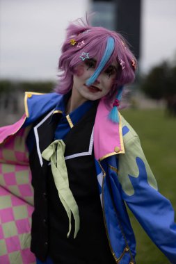 Bükreş, Romanya - 27 Nisan 2025: Doğu Avrupa Comic Con 'da Cosplayers. Çizgi roman, film, TV dizisi, bilim kurgu ve fantezi, oyun, Japon kültürü, Anime, Manga, tahta oyunları, kart oyunları ve son olarak da teknoloji oyunlarını seviyorlar..