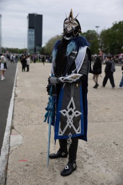 Bükreş, Romanya - 27 Nisan 2025: Doğu Avrupa Comic Con 'da Cosplayers. Çizgi roman, film, TV dizisi, bilim kurgu ve fantezi, oyun, Japon kültürü, Anime, Manga, tahta oyunları, kart oyunları ve son olarak da teknoloji oyunlarını seviyorlar..