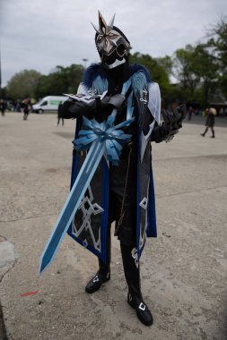 Bükreş, Romanya - 27 Nisan 2025: Doğu Avrupa Comic Con 'da Cosplayers. Çizgi roman, film, TV dizisi, bilim kurgu ve fantezi, oyun, Japon kültürü, Anime, Manga, tahta oyunları, kart oyunları ve son olarak da teknoloji oyunlarını seviyorlar..